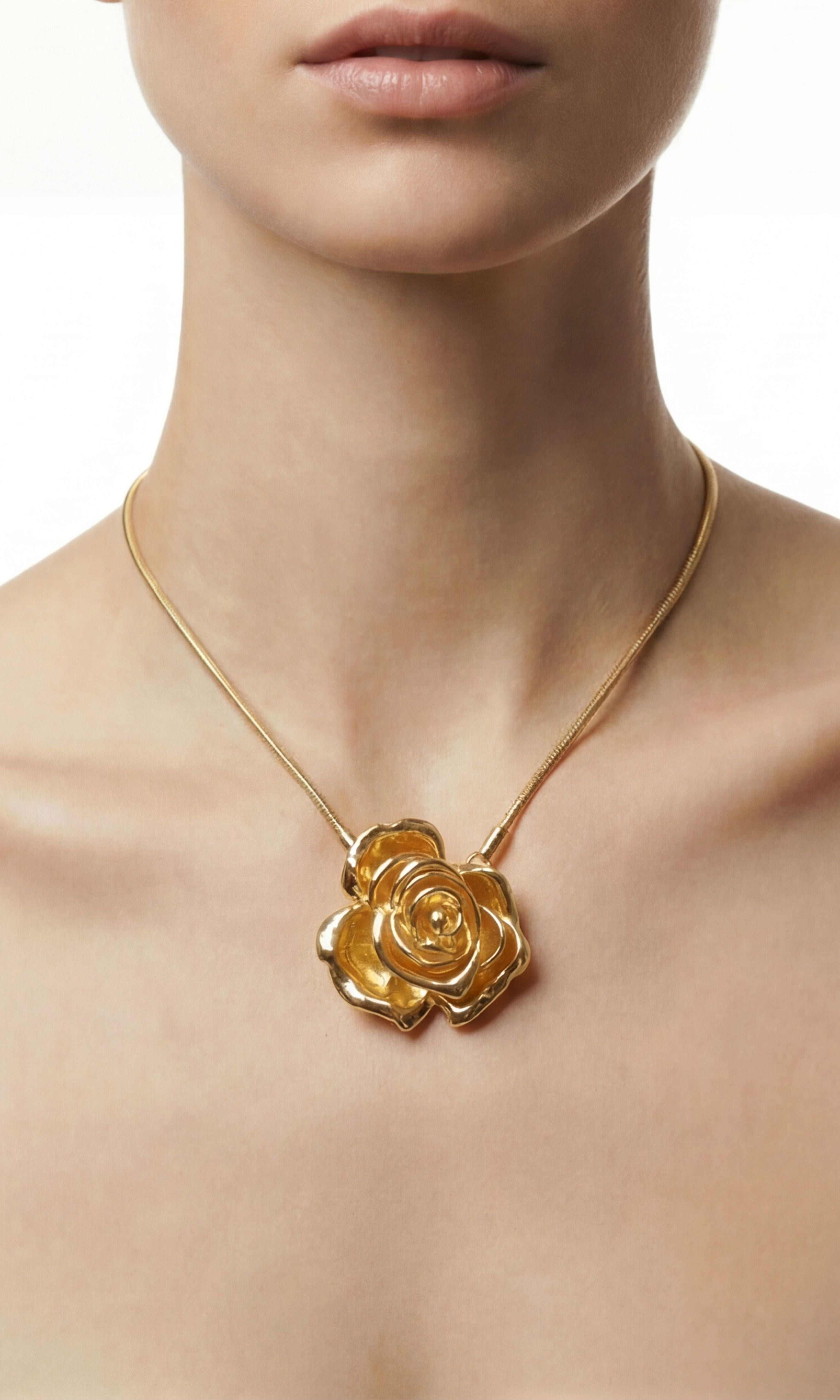 ROSE CHOCKER NECKLACE