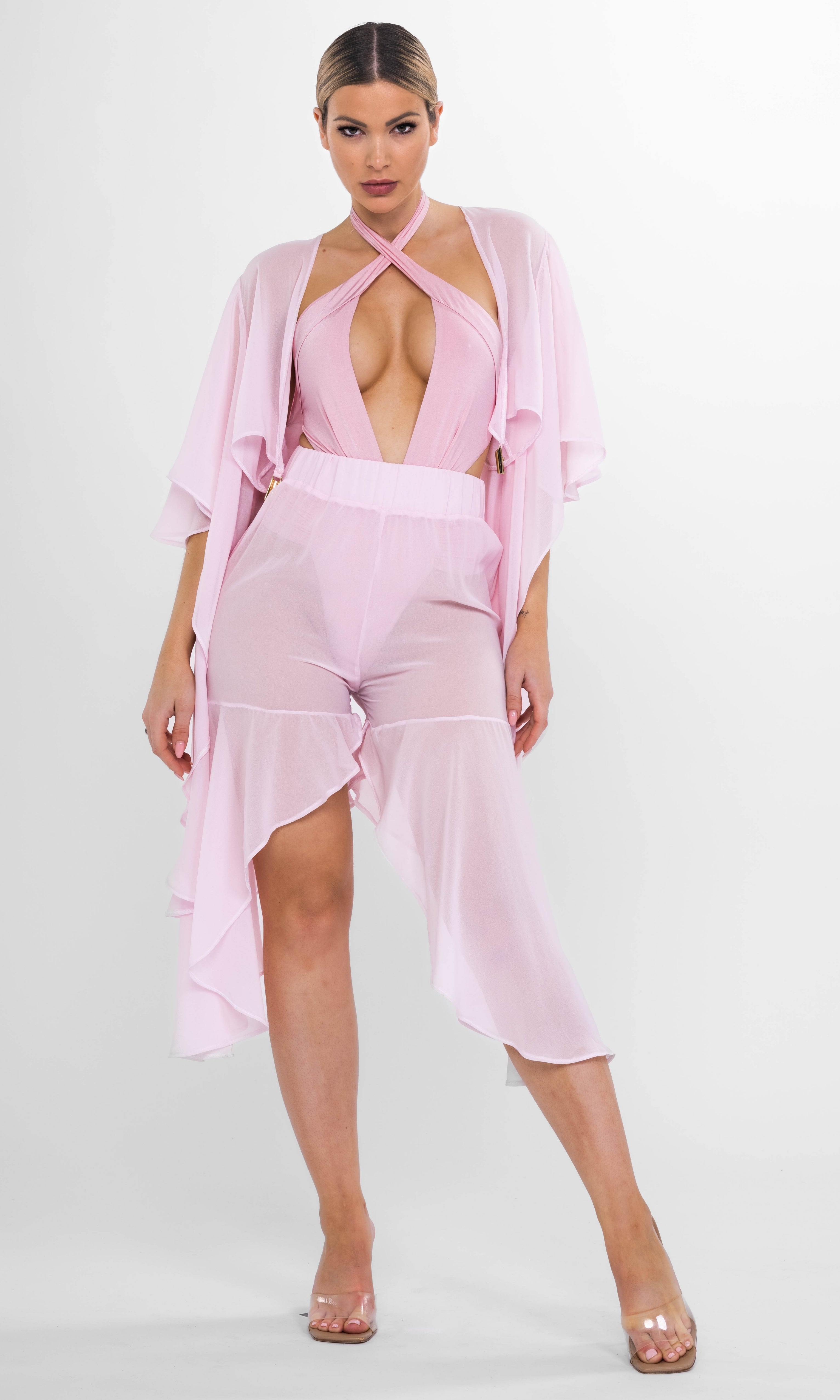 Elegant Rosmary beachwear set in pink by Antoninias, featuring a flowy kimono and high-waist shorts perfect for resort elegance.